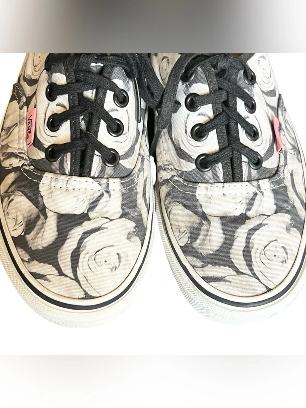 VANS Authentic Digi Roses Lace-Up Shoes. Size 6.5